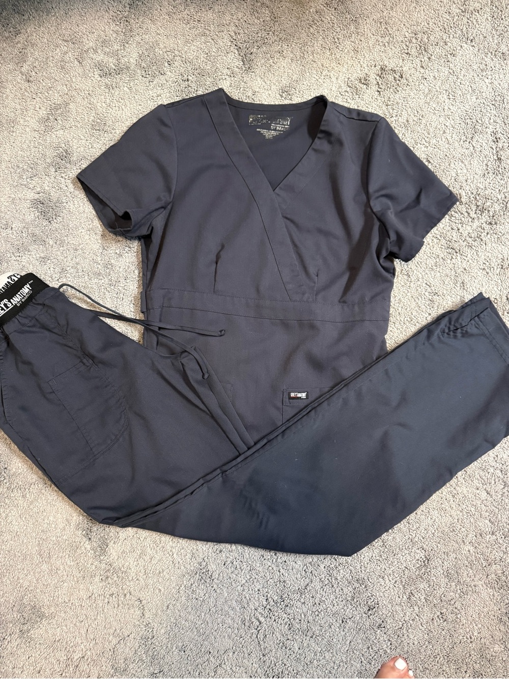 Grey's Anatomy Women's Dark Grey/Navy Scrub Top & Drawstring Jogger Pants